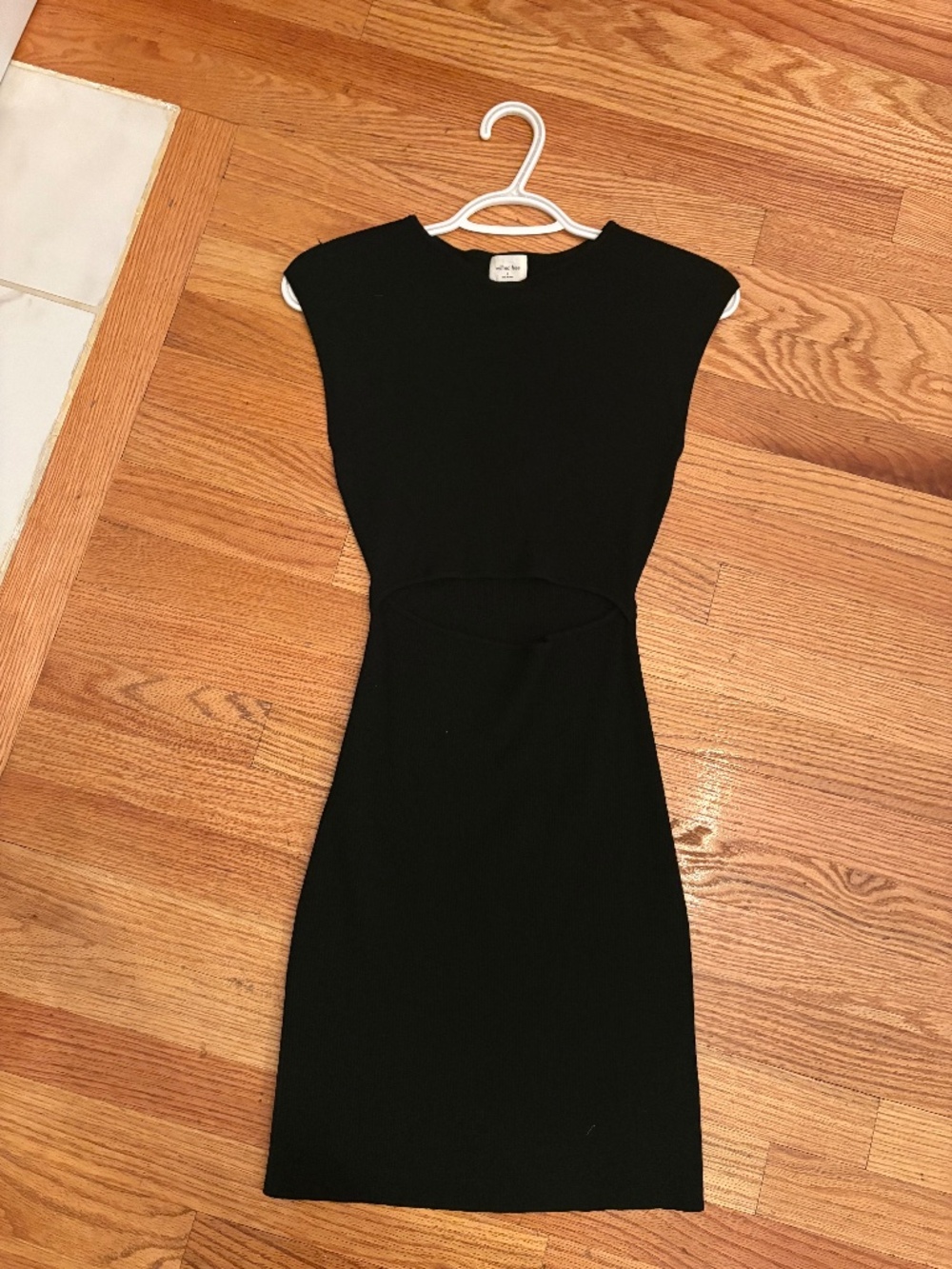 Size small Aritzia knit cap sleeve dress